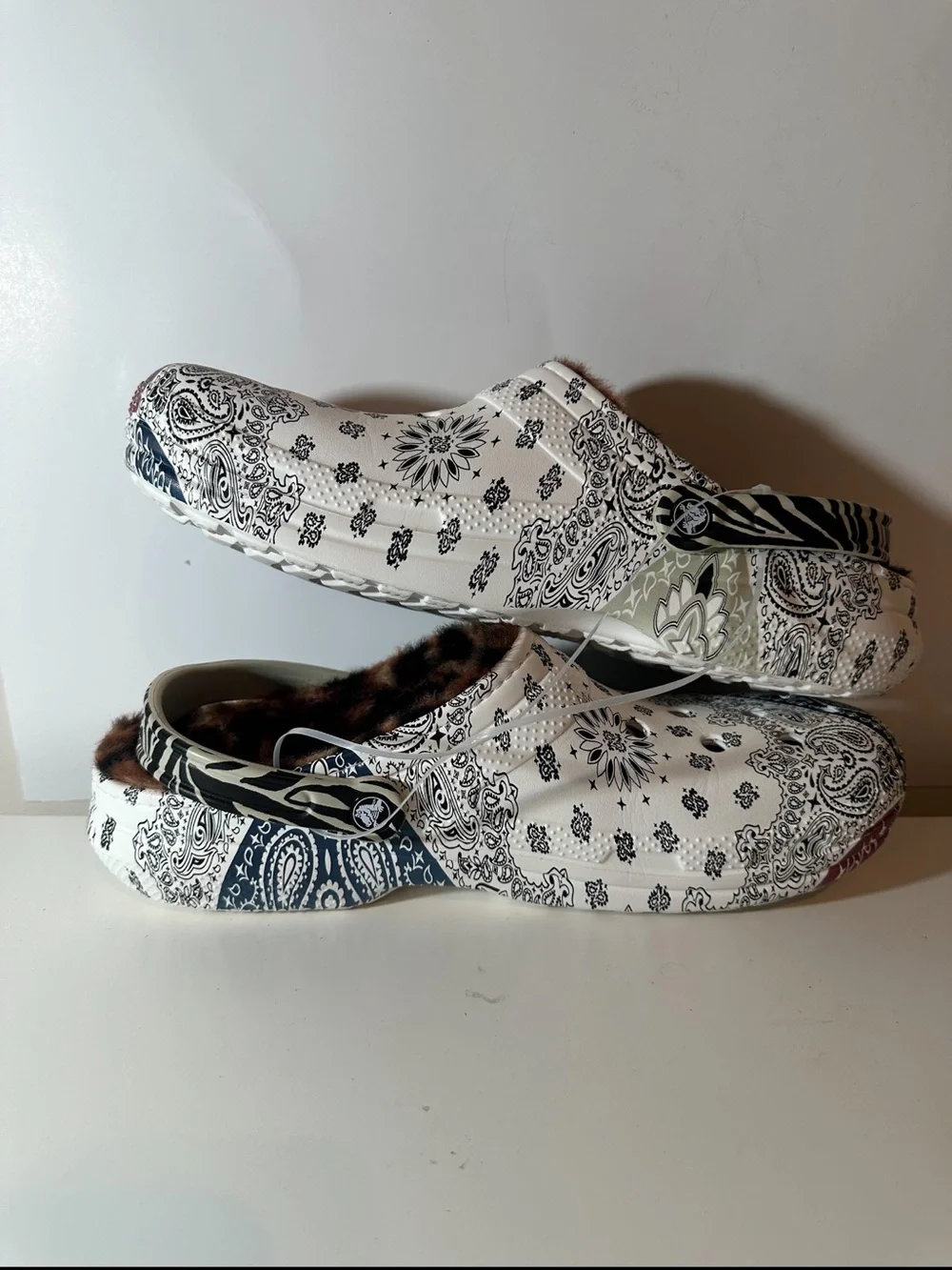 Crocs Dual Comfort Bandana Paisley Faux Fur Lined Clogs Zebra Leopard EUC